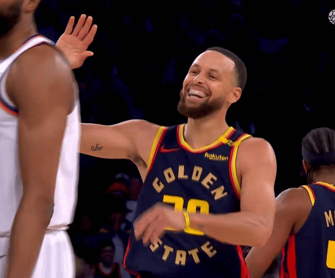 关于勇士球星三分绝杀，全场观众热烈欢呼，手机都是应该为什由于能够.的信息