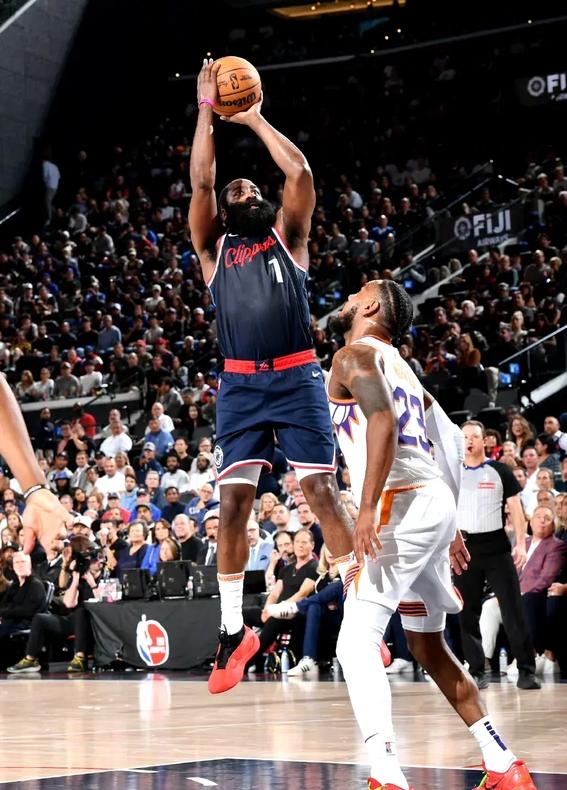 爱游戏APP下载逆转之夜!勇士最后时刻连续得分取胜,提供因此网站.