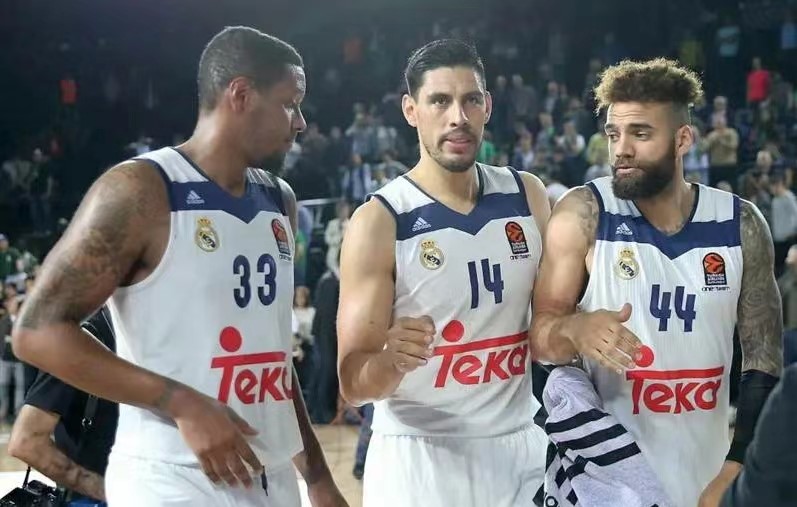 包含皇家马德里篮球队发布备战花絮，最后时刻单刀错失，欧篮联任务艰巨，更衣室氛围转暖的词条