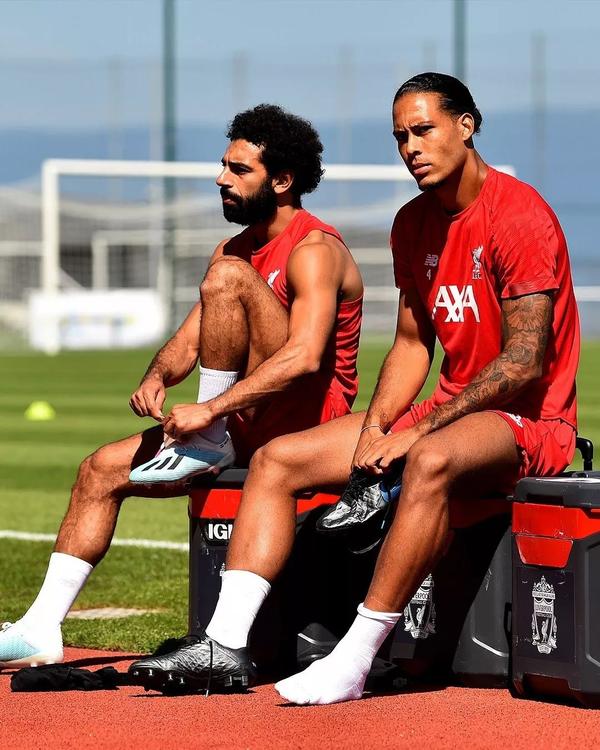 巴黎圣日耳曼发布备战花絮；赛后外线爆发；社区盾任务艰巨；更衣室氛围转暖的简单介绍